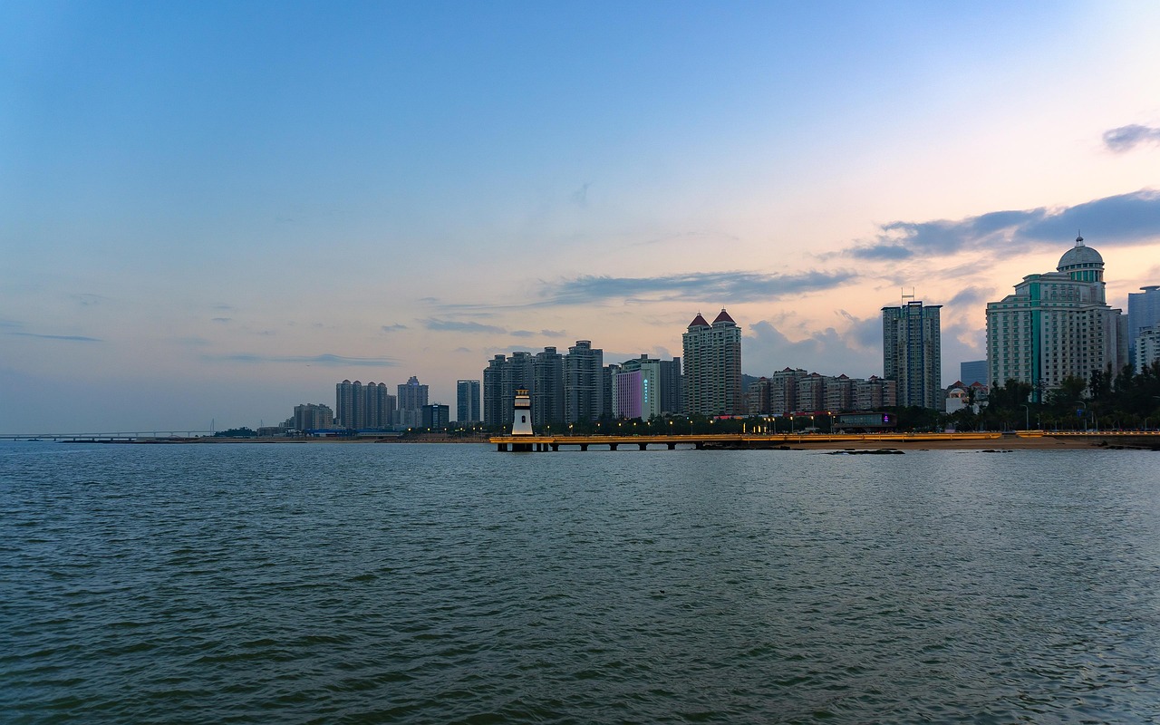 Coastal road and traffic in Zhuhai