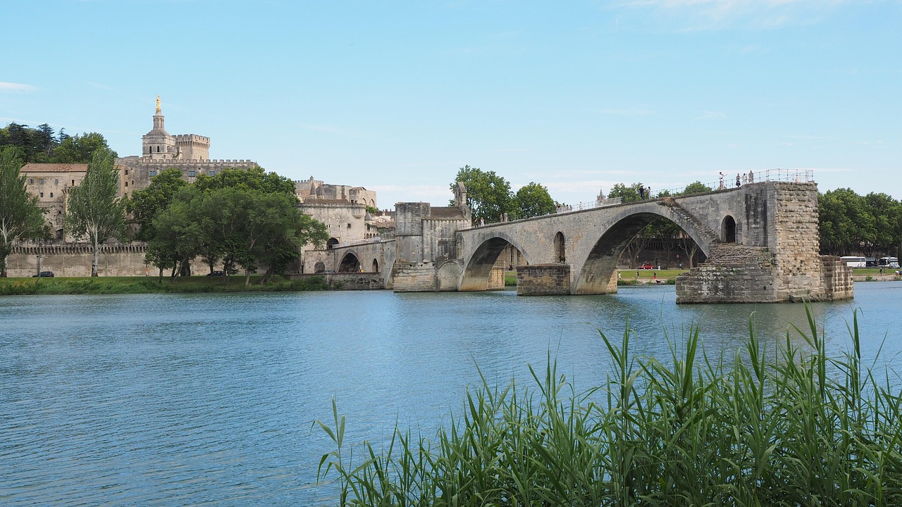 Pont Saint Benezet Avignon bridge
