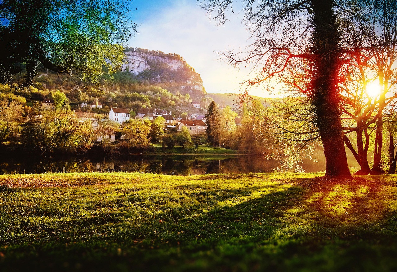 Autumn colors in Dordogne forest
