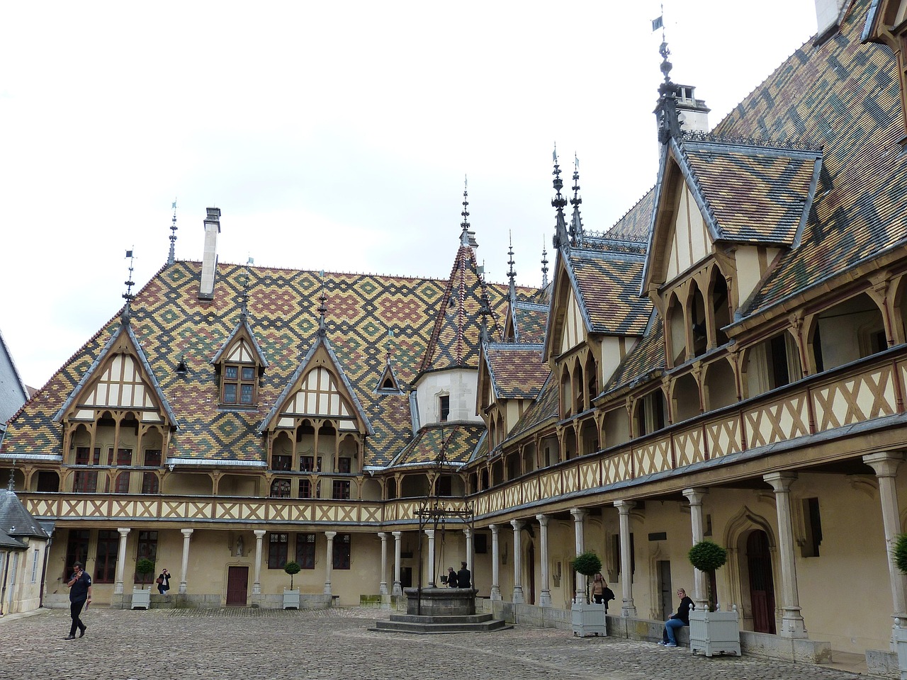 Hospices de Beaune Hôtel-Dieu courtyard and polychrome roof tiles