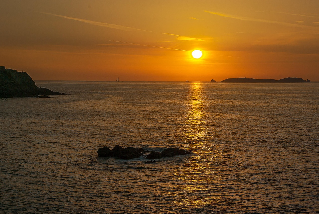 Sunset over Saint-Malo walls and sea