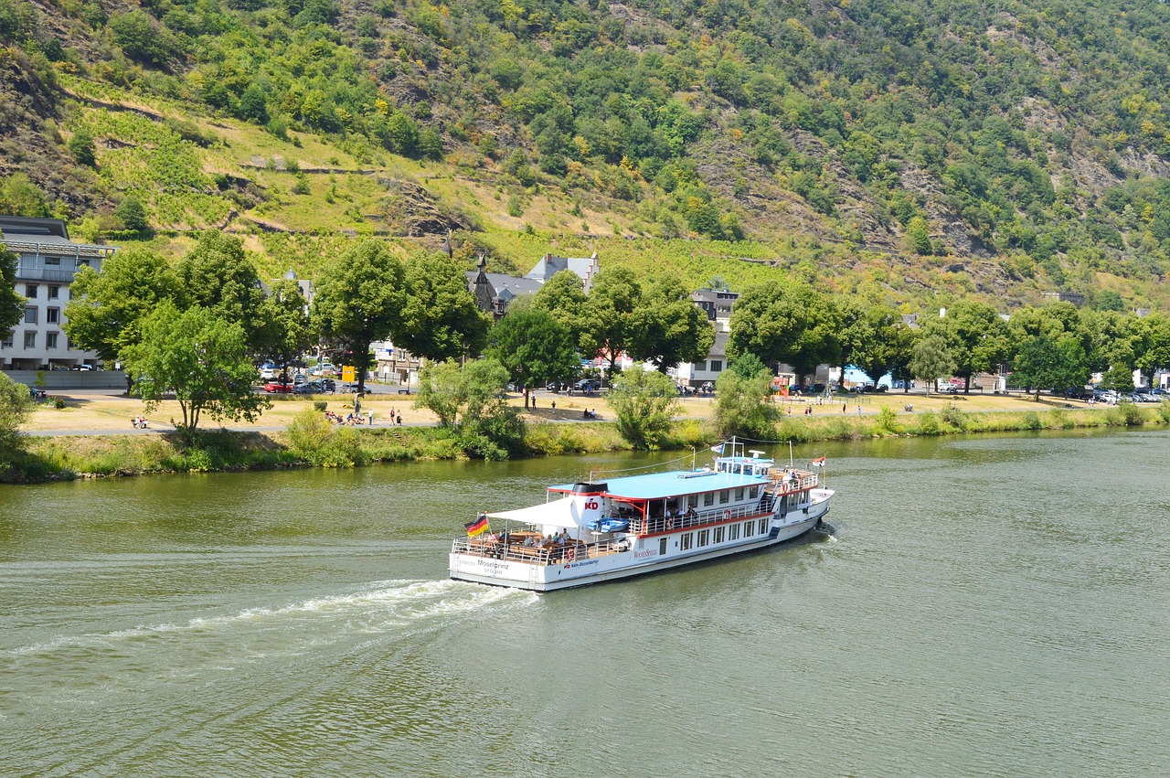 Bridge between Cochem and Cond with view of town