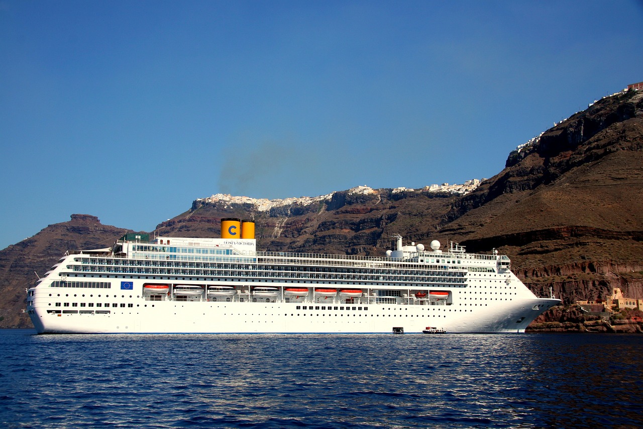 Santorini caldera cruise with catamaran
