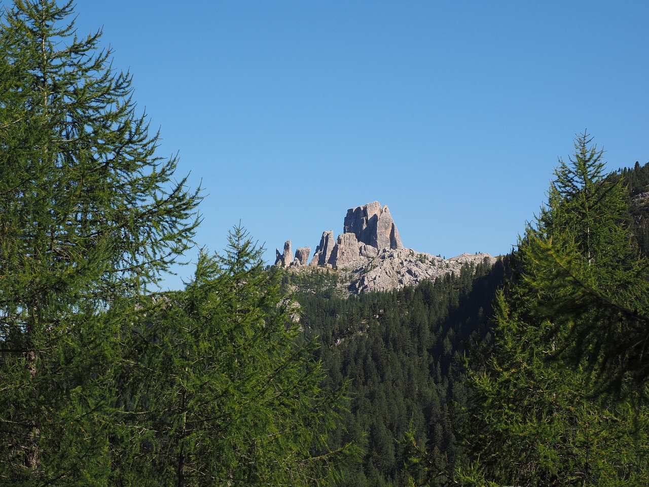 Cinque Torri rock towers above Cortina