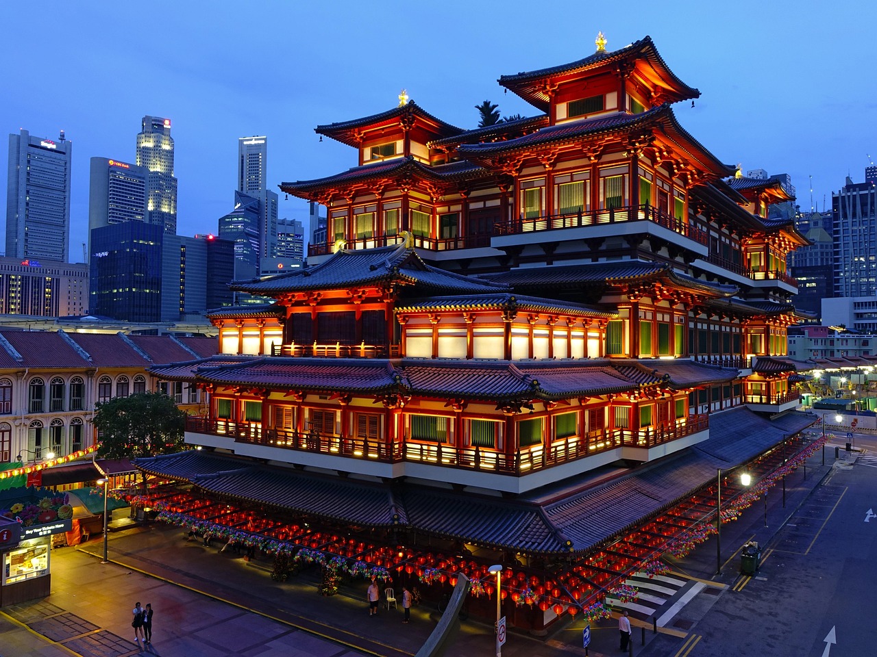 Singapore Chinatown street and Buddha Tooth Relic Temple