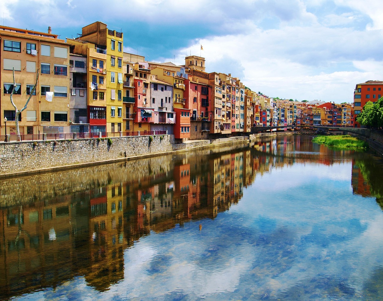 Girona old town and Onyar River