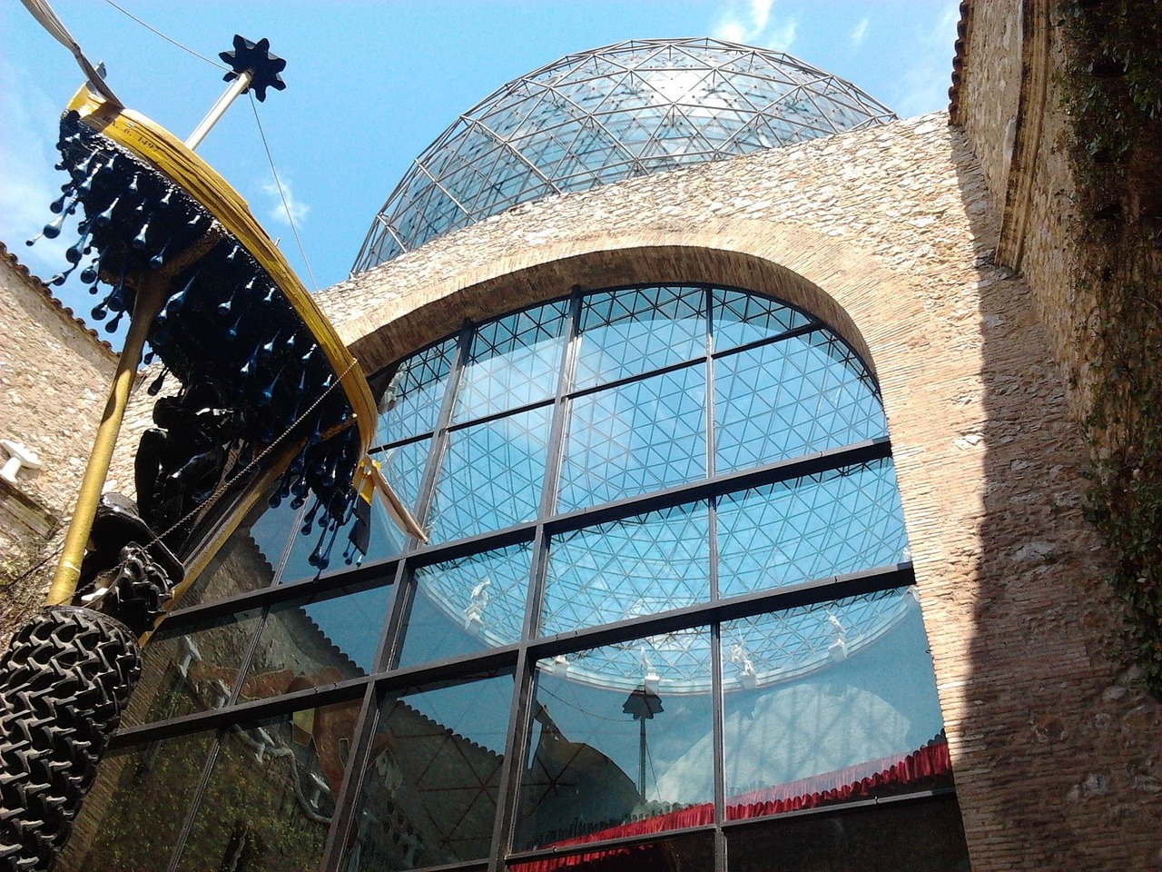 Figueres cityscape and architecture