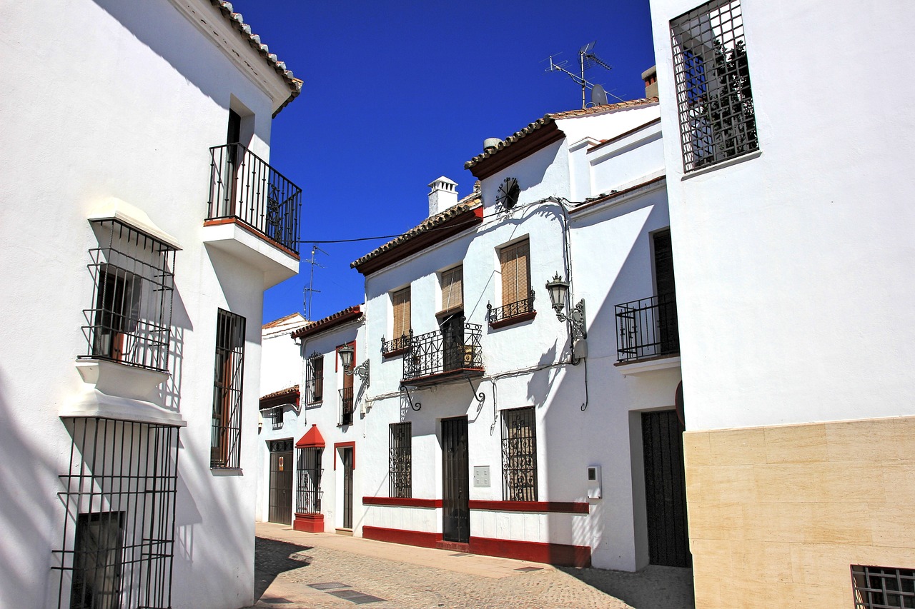 Balconies and narrow lanes in Ronda old town