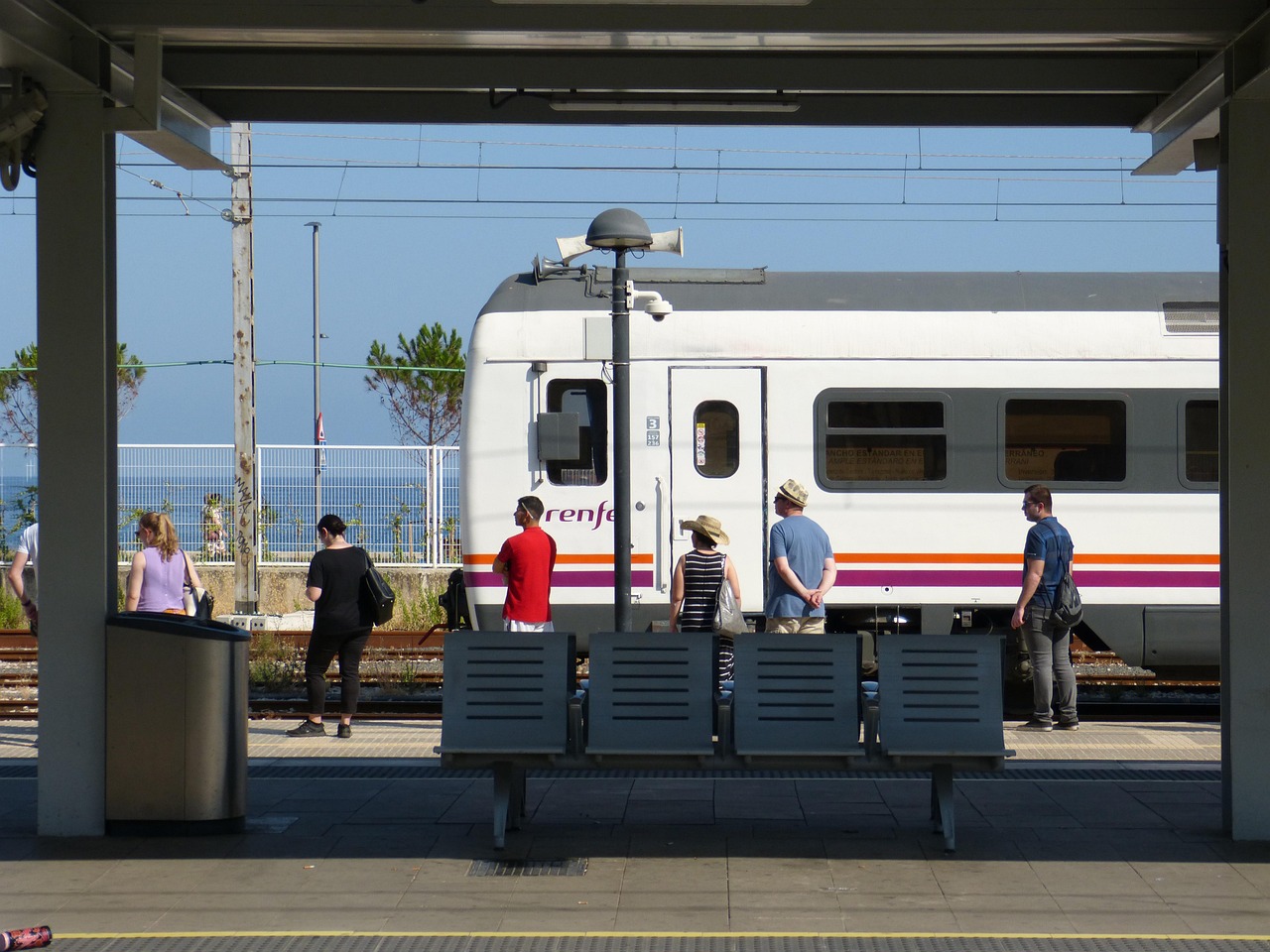 Train arriving to Tarragona station
