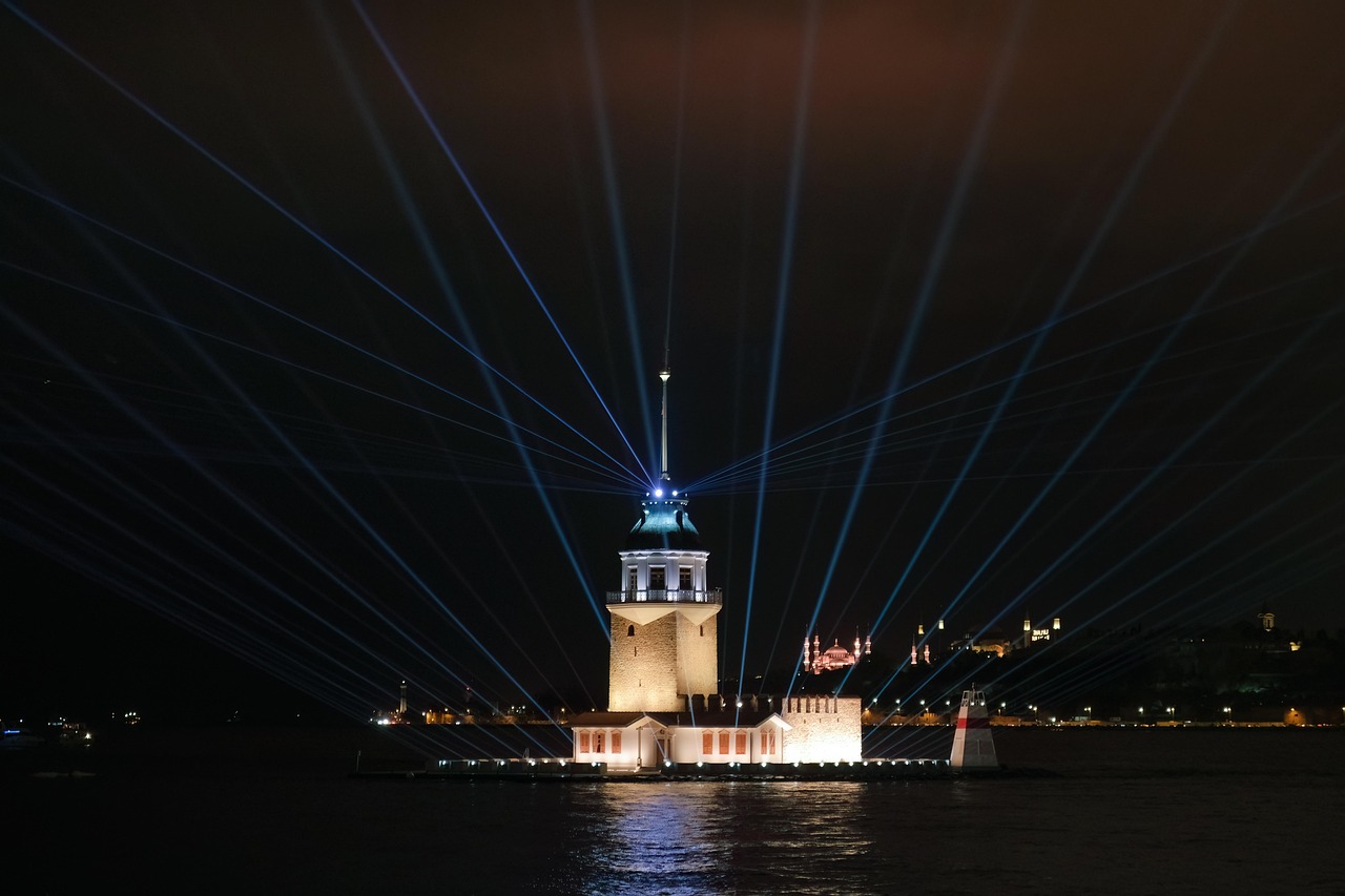 Maiden's Tower off the coast of Üsküdar in Istanbul