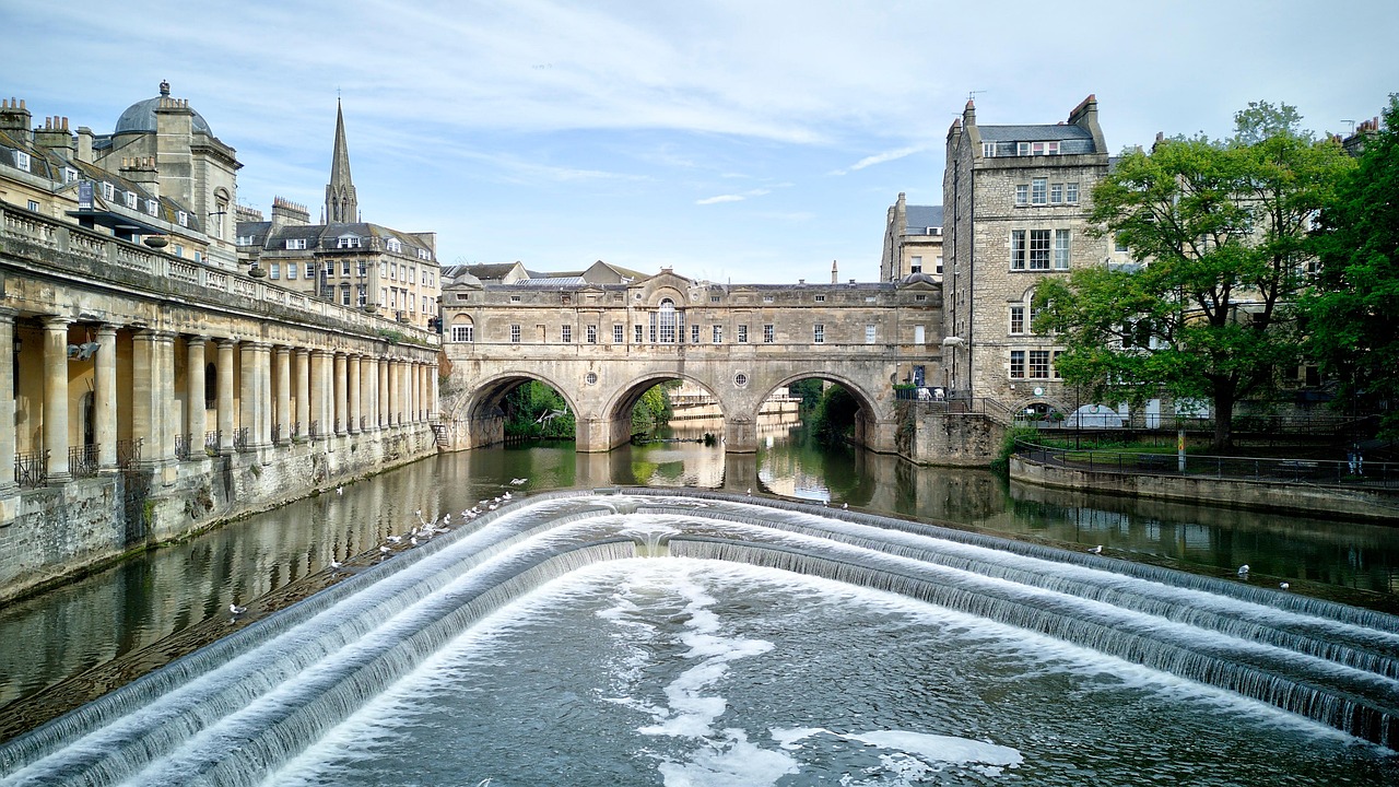 Pulteney Bridge in Bath, UK