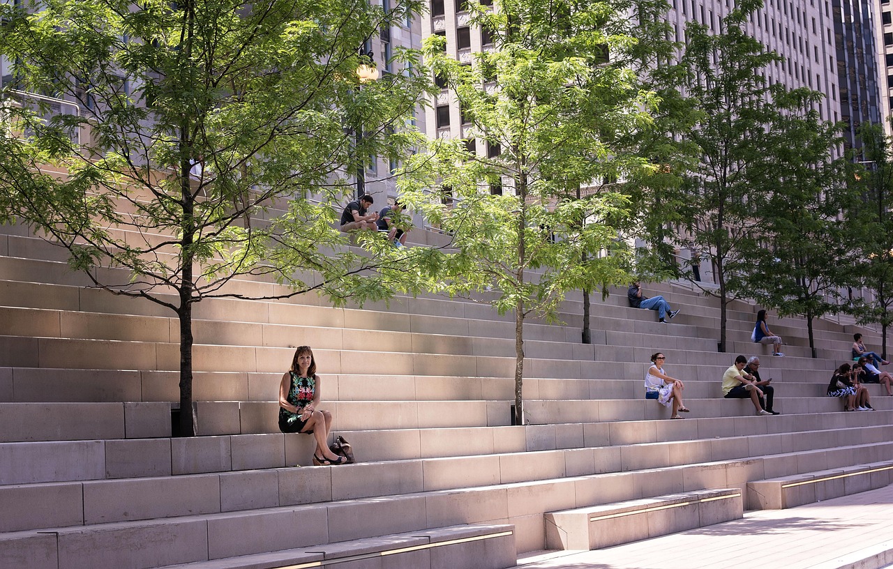 Chicago Riverwalk architecture and river