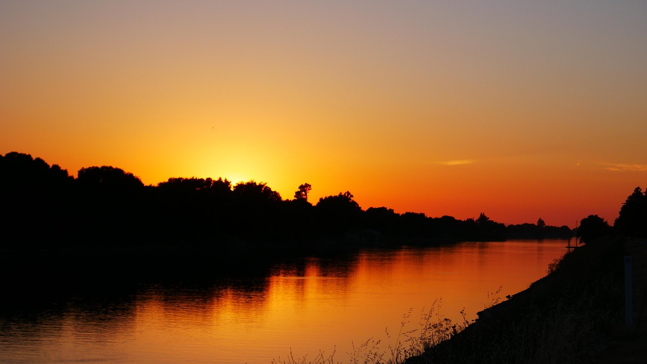 Sunset over the Sacramento River and skyline