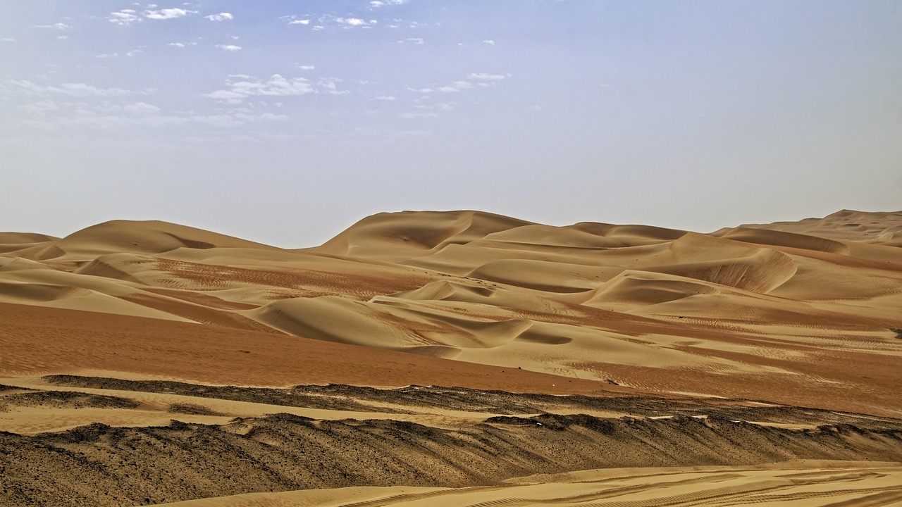 Desert landscape near Abu Dhabi for day trips